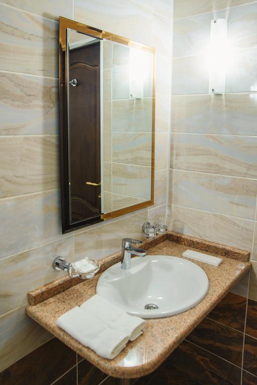 Promenade Park Hotel Shymkent Room photo